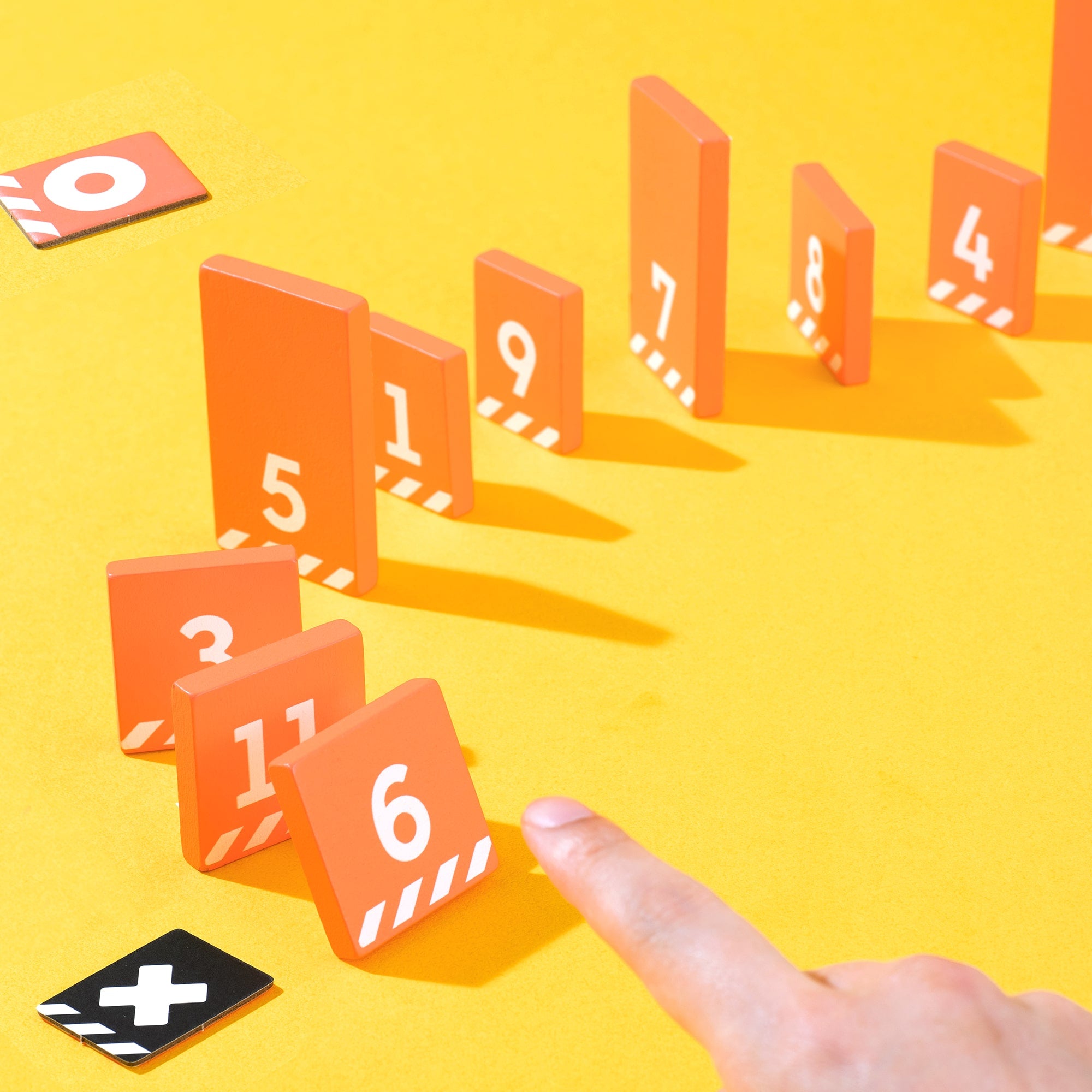 „Judge Domino“ – įtikinėjimo ir sumanumo stalo žaidimas