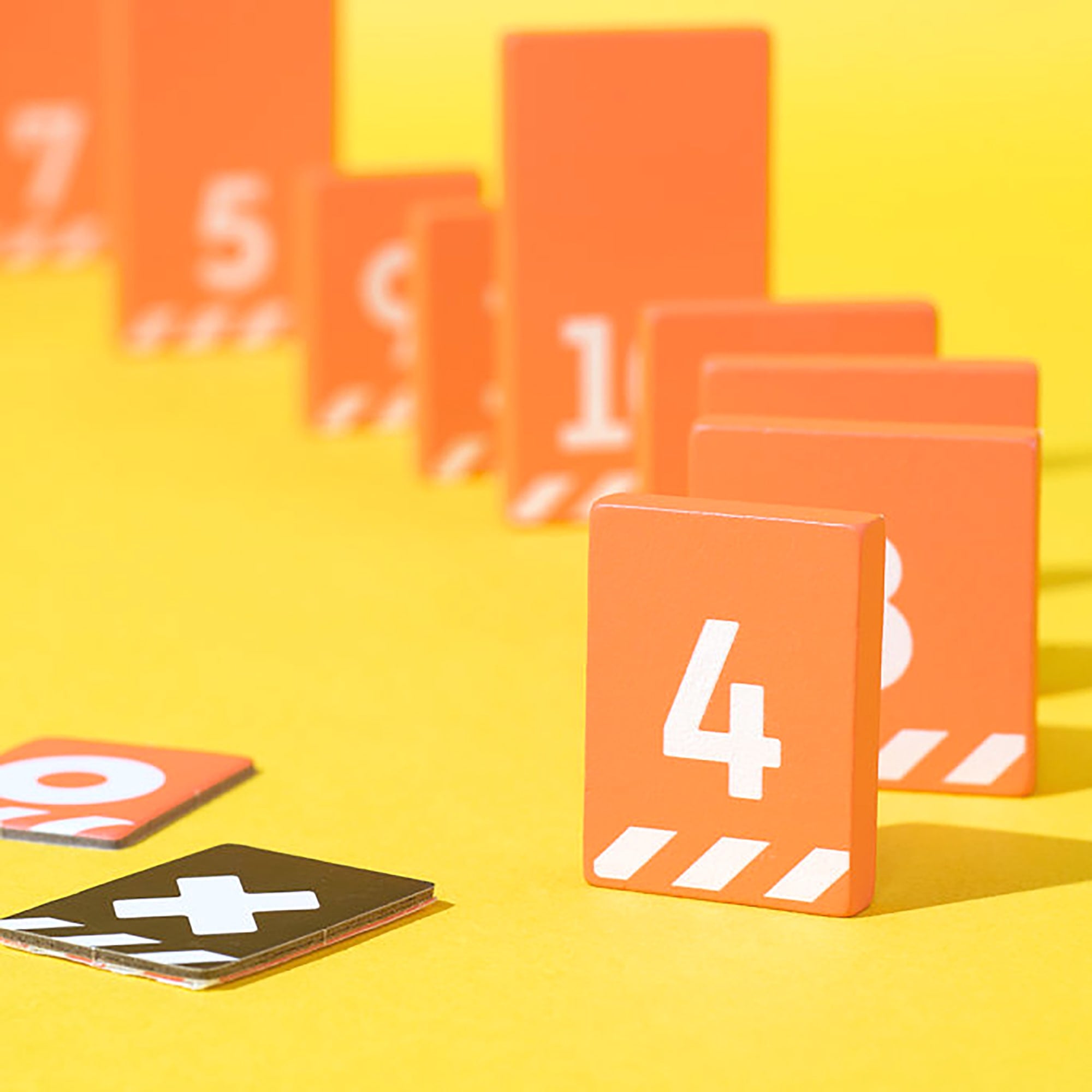 „Judge Domino“ – įtikinėjimo ir sumanumo stalo žaidimas